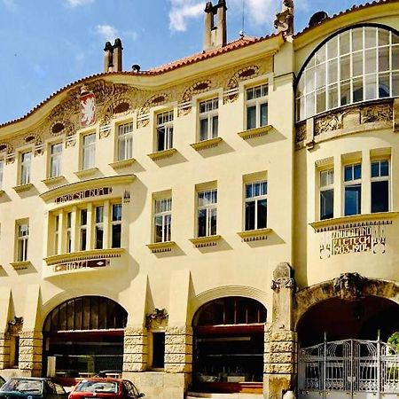 Hotel Okresní Dům Hradec Králové Exterior foto